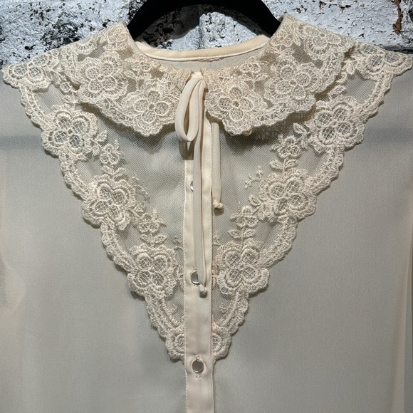 Vintage Lace Blouse by Gemilli - Picture 5 of 10